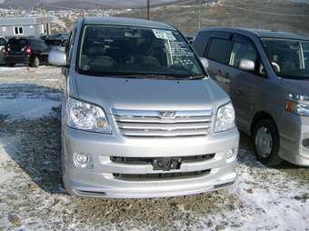 2002 Toyota Noah Pics