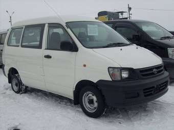 2002 Toyota Noah Pics