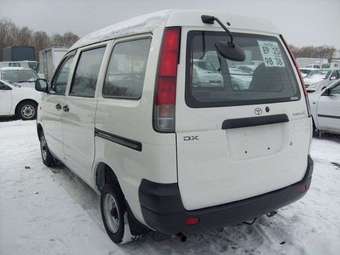 2002 Toyota Noah Pictures