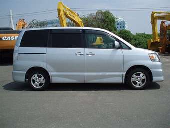 2002 Toyota Noah Pictures