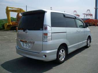 2002 Toyota Noah Photos