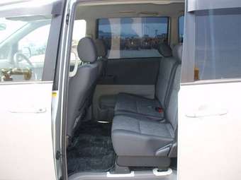 2002 Toyota Noah Images