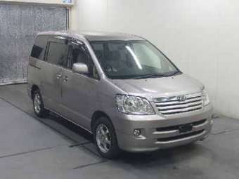 2002 Toyota Noah Photos