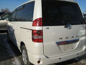 2002 Toyota Noah Pictures