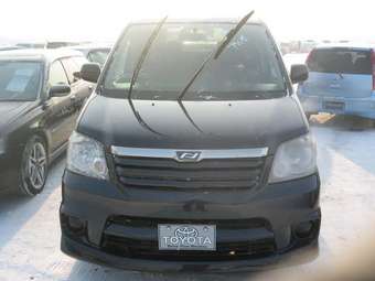 2002 Toyota Noah Pictures