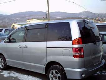 2002 Toyota Noah Pictures