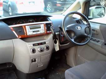 2002 Toyota Noah Pictures