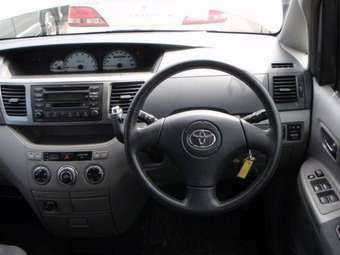 2002 Toyota Noah Pictures