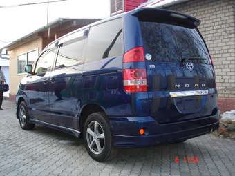 2002 Toyota Noah Pictures