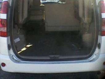2002 Toyota Noah Pictures