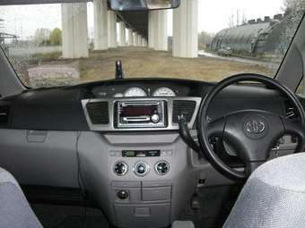 2002 Toyota Noah Photos