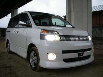 2002 Toyota Noah Photos