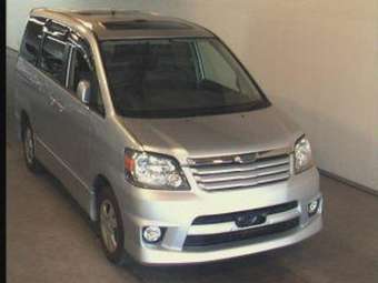 2002 Toyota Noah Images