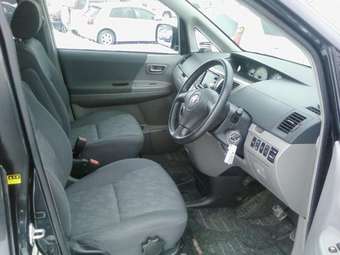 2002 Toyota Noah Pictures