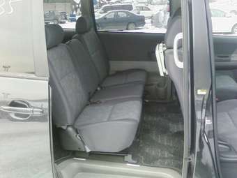 2002 Toyota Noah Pics