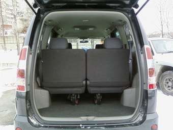 2002 Toyota Noah Photos