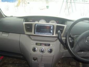 2002 Toyota Noah Photos