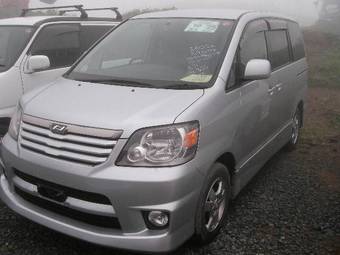 2002 Toyota Noah Pictures