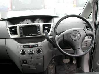 2002 Toyota Noah Pictures