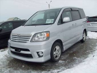 2002 Toyota Noah Pictures