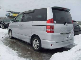 2002 Toyota Noah Photos