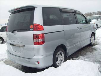 2002 Toyota Noah Pictures