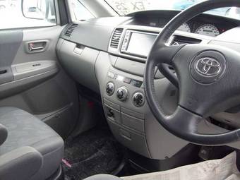 2002 Toyota Noah Photos