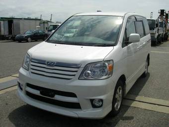 2002 Toyota Noah Pictures