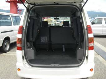 2002 Toyota Noah Photos