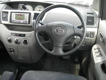 2002 Toyota Noah Images