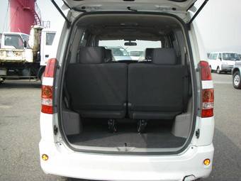 2002 Toyota Noah Images