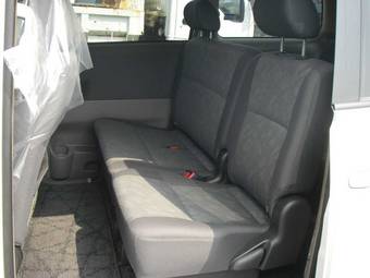 2002 Toyota Noah Pictures