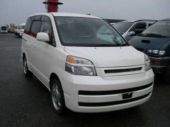 2002 Toyota Noah Photos