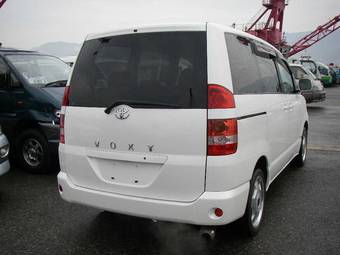 2002 Toyota Noah Photos