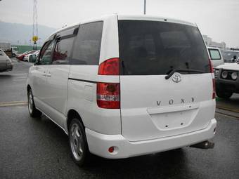 2002 Toyota Noah Pictures