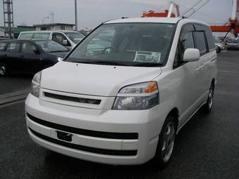 2002 Toyota Noah Photos