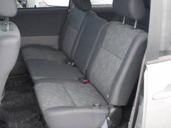 2002 Toyota Noah Photos