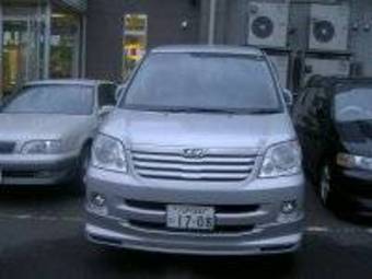 2002 Toyota Noah Photos