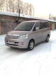 2002 Toyota Noah Pictures