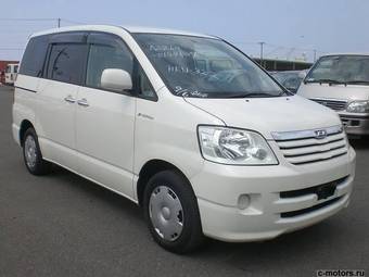 2002 Toyota Noah Pictures