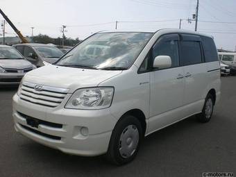 2002 Toyota Noah Pictures