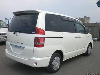 2002 Toyota Noah Photos