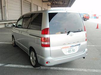 2002 Toyota Noah Pictures