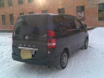 2002 Toyota Noah Photos