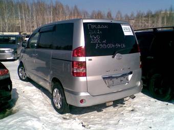 2002 Toyota Noah Pictures