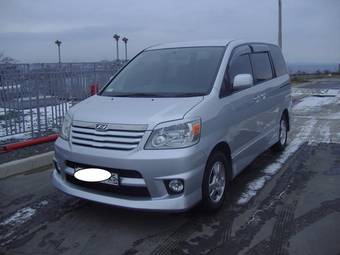 2002 Toyota Noah Pictures