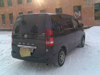 2002 Toyota Noah Pictures
