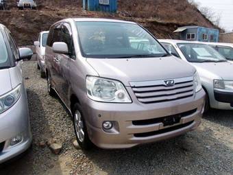 2002 Toyota Noah Photos