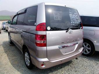 2002 Toyota Noah Pictures