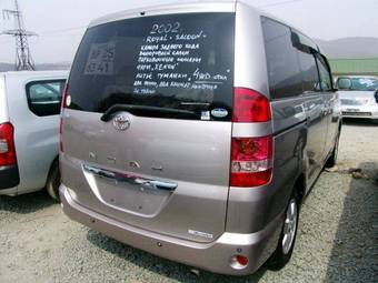 2002 Toyota Noah Photos